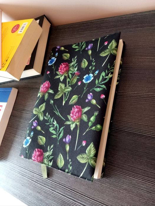 Otulacz na książki . Etui pokrowiec. Okładka