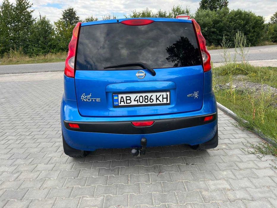 Автомобіль Nissan Note