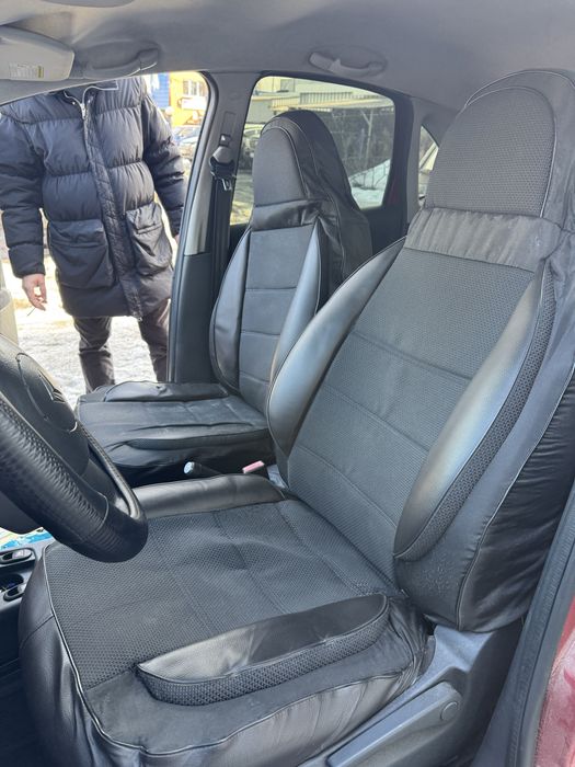 Передні сидіння на Сітроен С3 з підігрівом (оригінал)