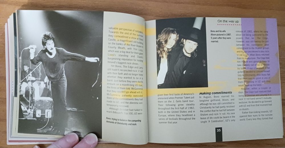 Livro EM INGLÊS "U2", de Mark Taylor, edição do ano 1993