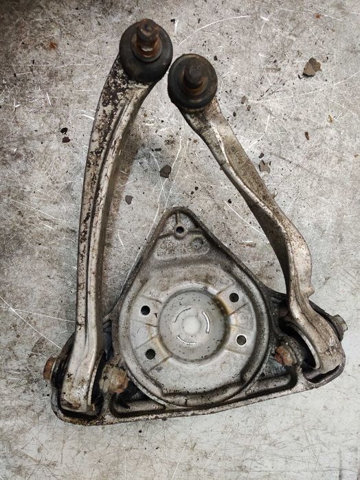 Audi A6 C5 Mocowanie Łapa Uchwyt Amortyzatora