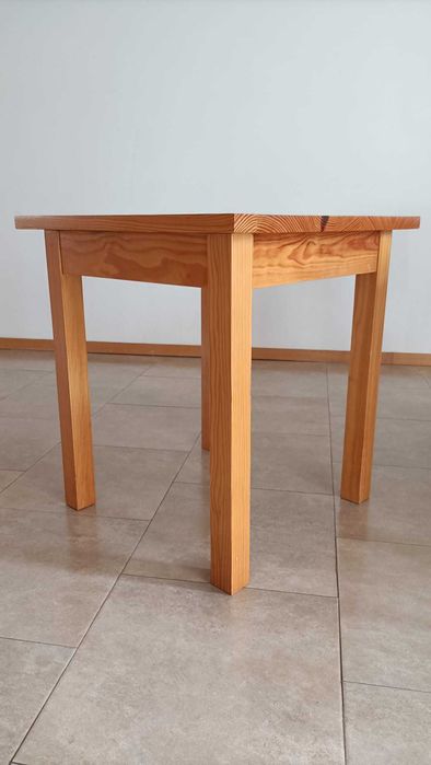 Mesa maciça em pinho