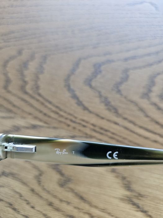 Armações de óculos da marca Ray-Ban