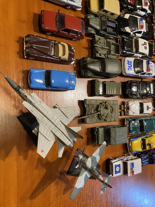 Модельки авто 1:43