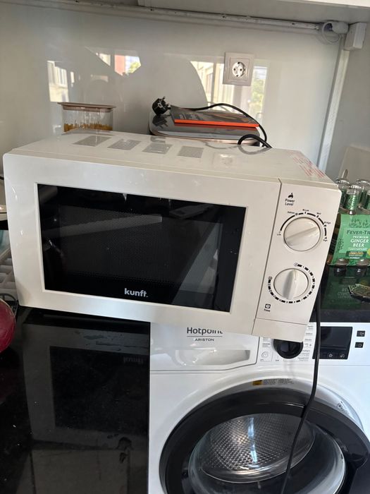 Micro-ondas Kunft – Excelente Estado e Pronto a Usar