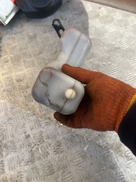 Бачок разширительный Тойота рав4 год 1999 пер поколение toyota rav4