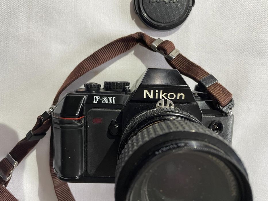 Фотоаппарат Nikon F-301.