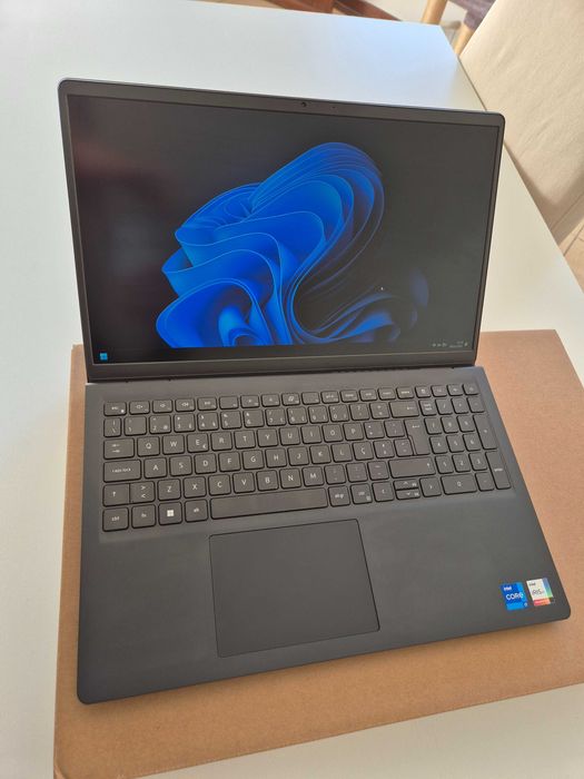 Dell Inspiron 15 3520 – Excelente Estado | i7 | 16GB RAM | 120Hz