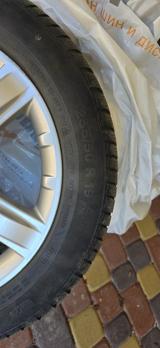 Продам шини з дисками 255/50 r19