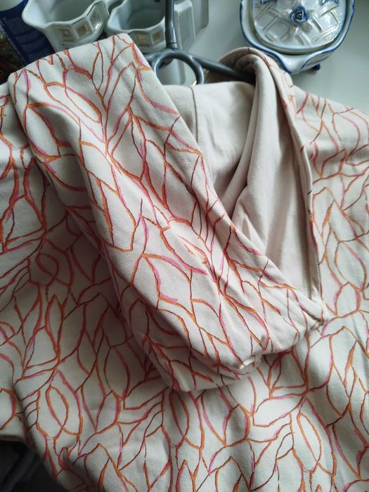 Bluza damska we wzory z kapturem