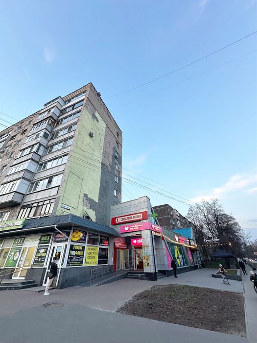 ** Продаж р-нТУРИСТ 2-КімнПРОГРАМИ вул. Захисників Укр. Окремі Кімнати