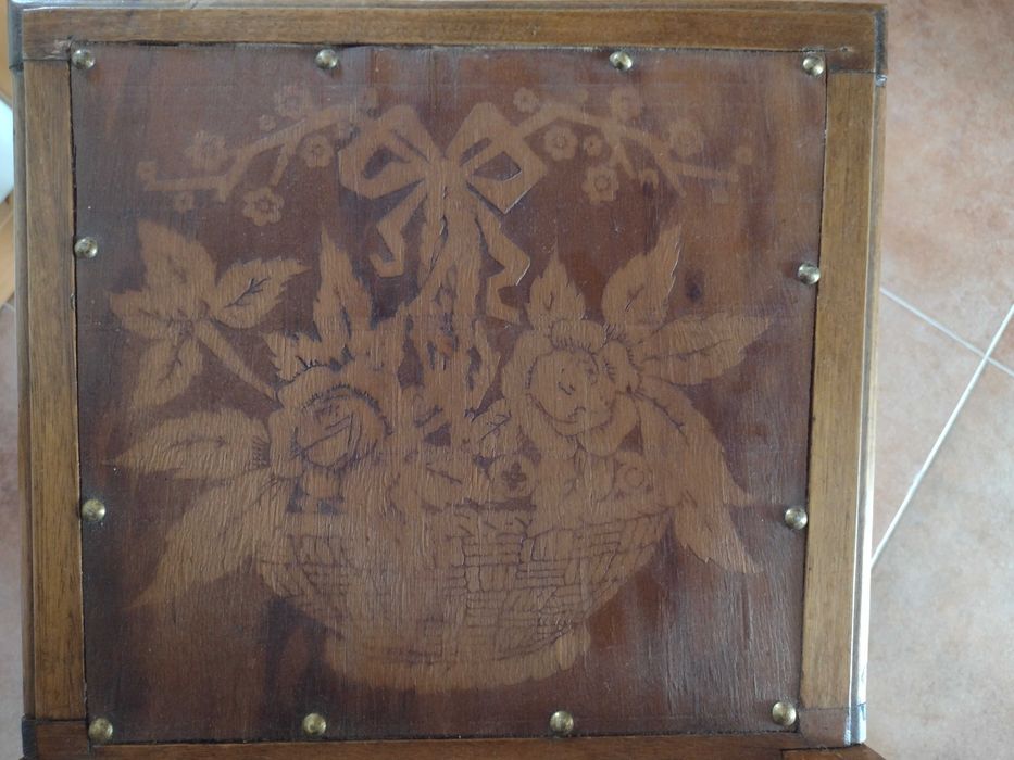 Cadeiras muito antigas (bom estado - necessidade de pequeno restauro]