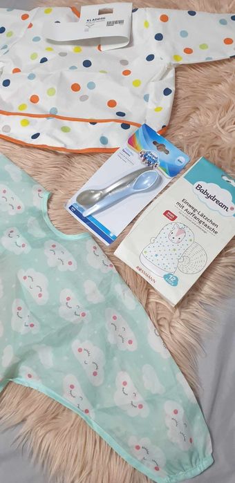 Zestaw do rozszerzenia diety dla niemowlaka śliniak,łyżeczki