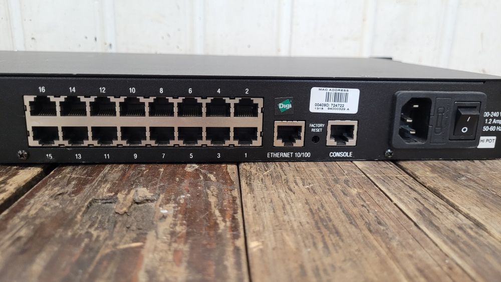 Консольный сервер Digi CM-16.