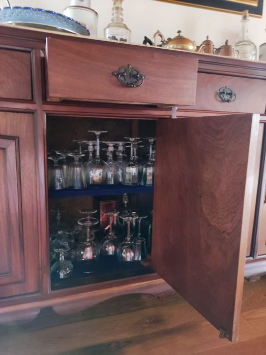 Side-board (aparador)