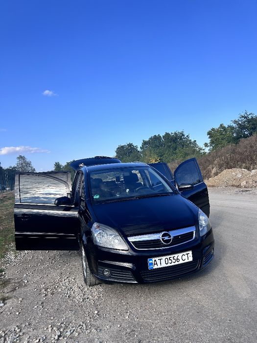 автомобіль  Opel Zafira