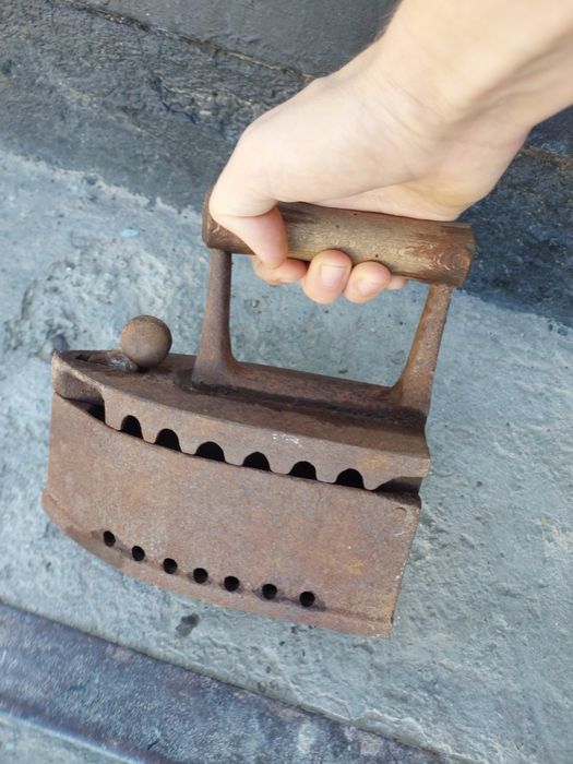 Утюг металический на углях