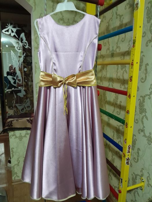 Продам святкову сукню на дівчинку 10 років