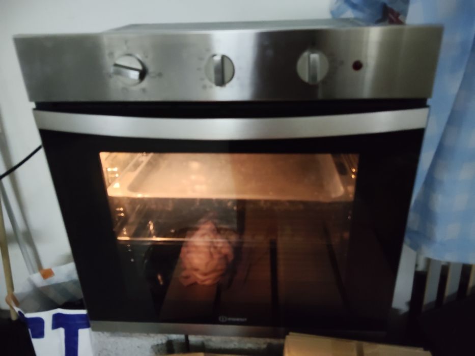 Forno Indesit em bom estado