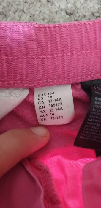 Sliczne spodnie z kieszeniami po bokach cargo  H&M