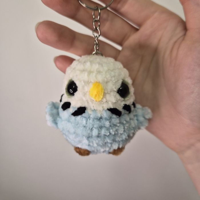 Brelok niebiesko-biała  papuga szydełkowanie amigurumi crochet handmad
