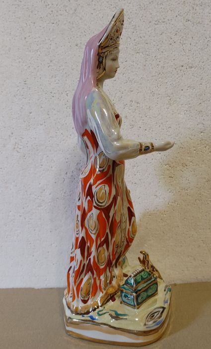 Статуэтка хозяйка медной горы Дулево 1950-х годов фарфор СССР