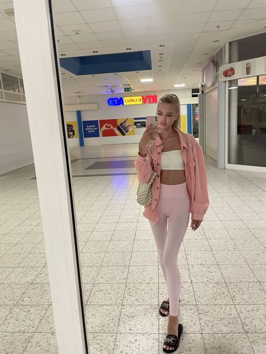 różowe legginsy damskie