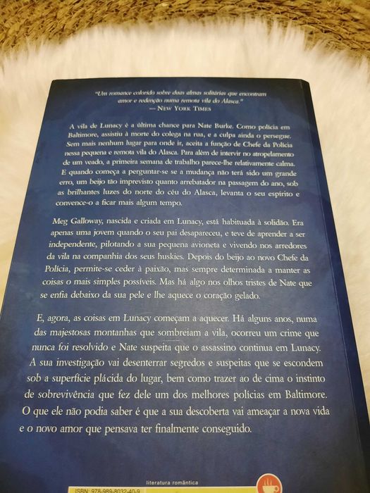 Livro "Luzes do Norte" Nora Roberts" portes incluídos