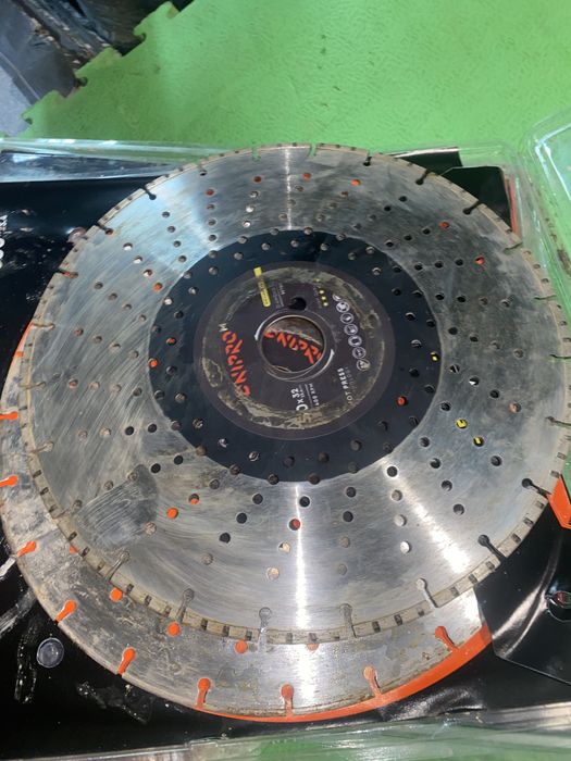 Алмазні диски по бетону 350мм з вироботкою