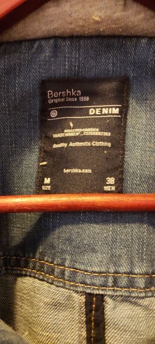 Blusão Bershka calças de ganga Zara