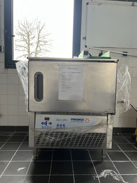 Para vender  material de cozinha industrial