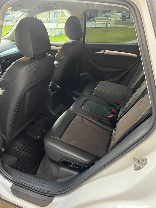 AUDI Q5 офіційний, без пошкоджень