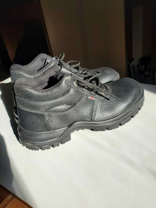 Ботінки (черевики) робочі нові  р. 42-43