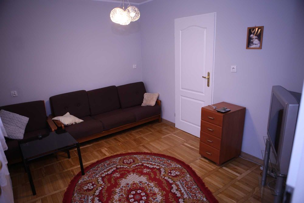 Połowa domu + garaż, ogródek  i dodatkowe mieszkanie