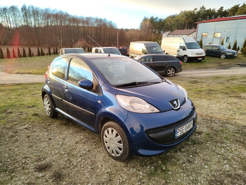 Peugeot 107 niebieski