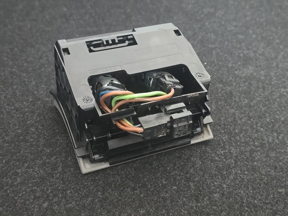 Consola Central Traseira Isqueiro Duplo /  Duas Entradas 12V ORIGINAL Mercedes w221 S class 2006-  EPC