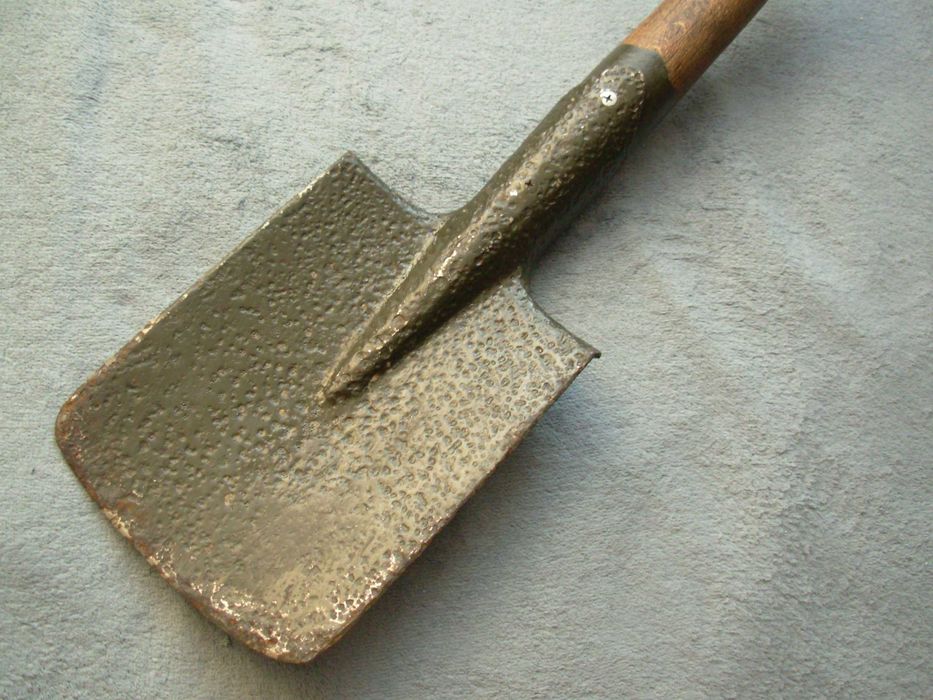 Stara sowiecka saperka II W.Ś.