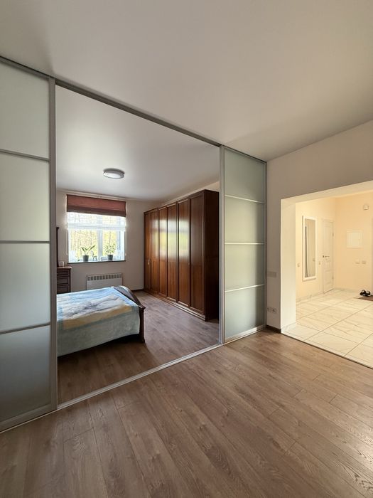 Продаж сучасного будинку в неймовірно гарному місці.