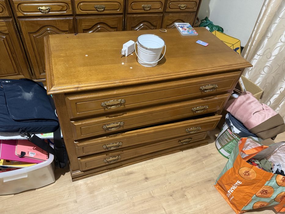 Cómoda de madeira mais espelho