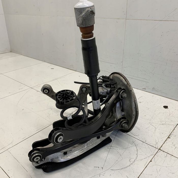 Zwrotnica Tył Prawa Zawieszenie Półoś Wahacze Zacisk Audi A4 B9 22R