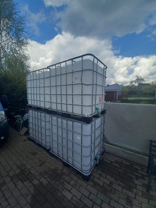 Zbiorniki Mauzer 1000 litrowe  jak nowe po spożywce  na plastikowych