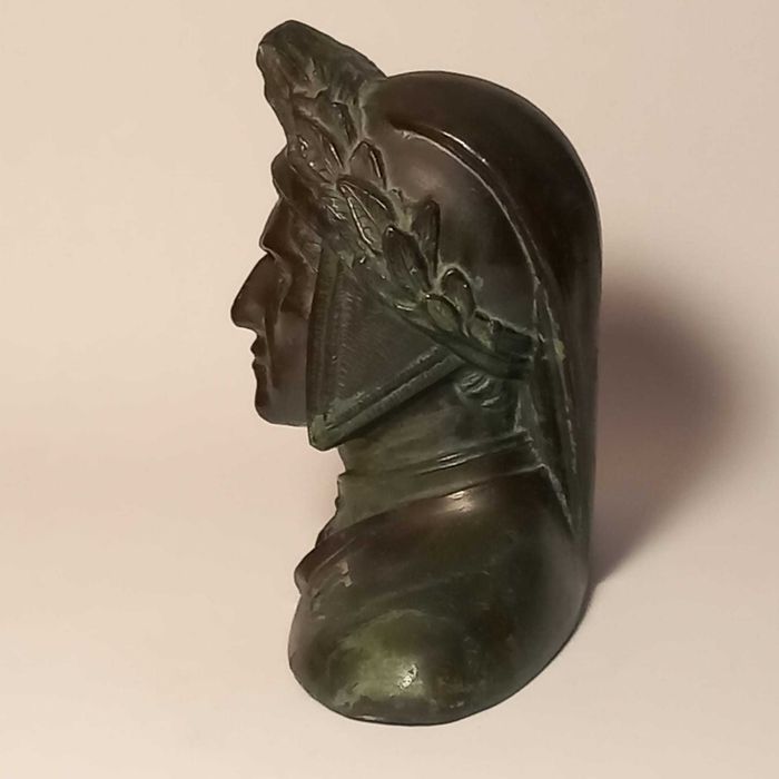 Busto de Dante Alighieri