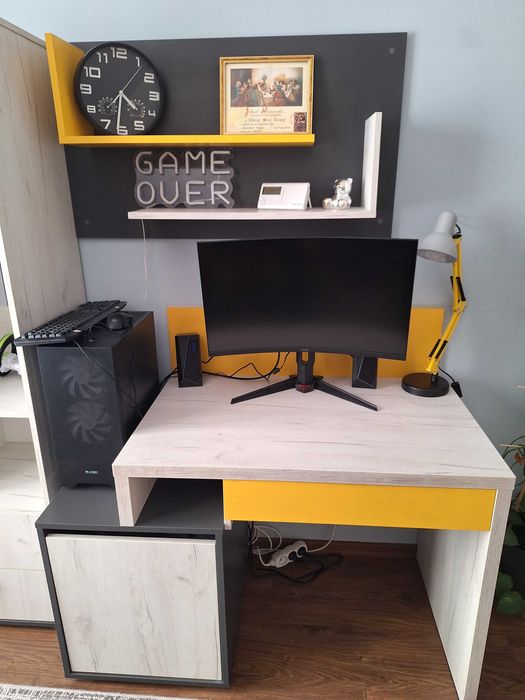 Sprzedam solidny zestaw mebli dla chłopca , wykonany  u stolarza