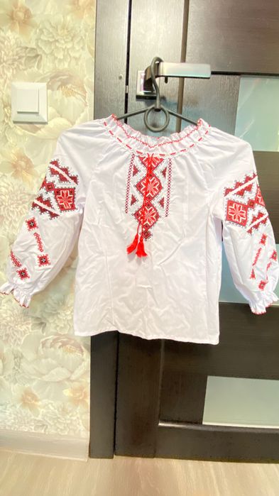Продам вышиванку на девочку!