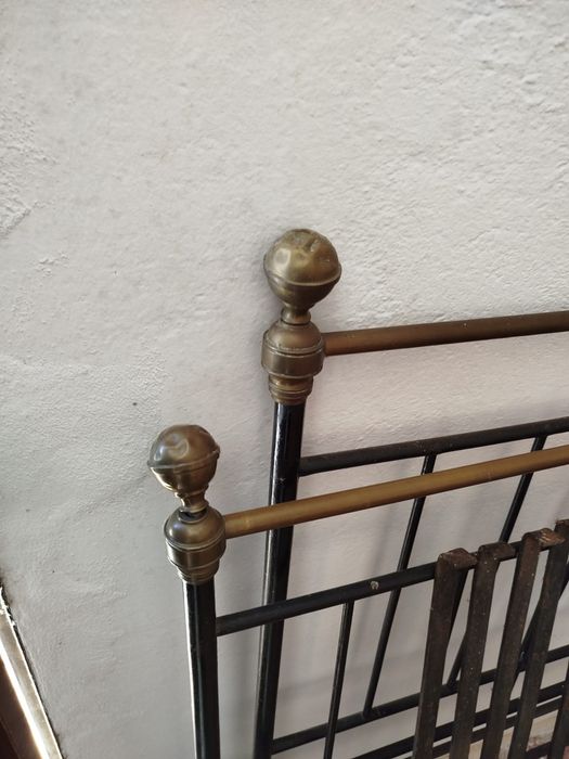 Cama de ferro e latão antiga