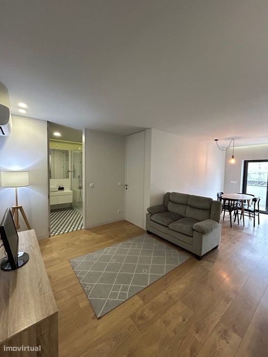 T1 Mobilado c/ Terraço privado, c/Depósito, próximo ao Centro de Braga