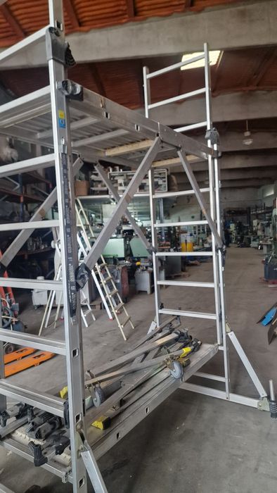 Andaimes em aluminio com escada extensível