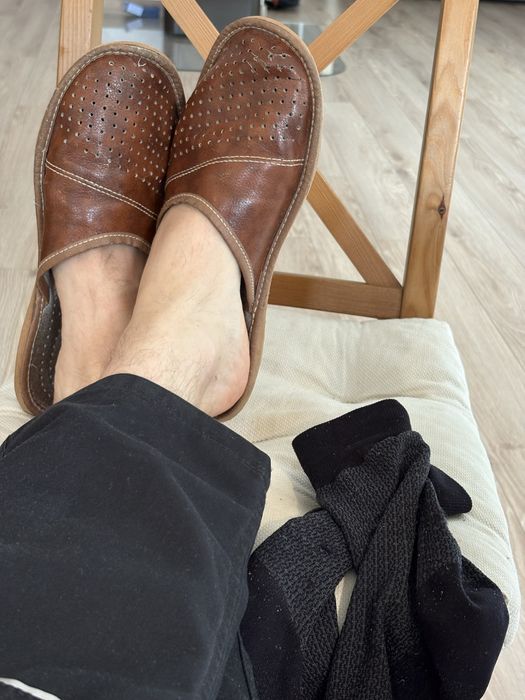 Mocno używane kapcie 45 dla prawdziwego faceta