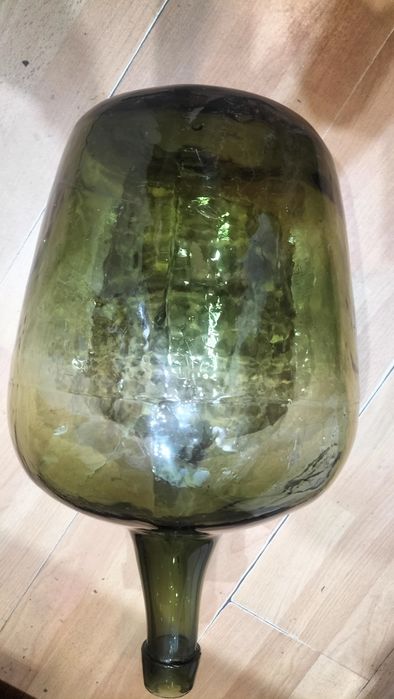 Balon na wino sygnowany
