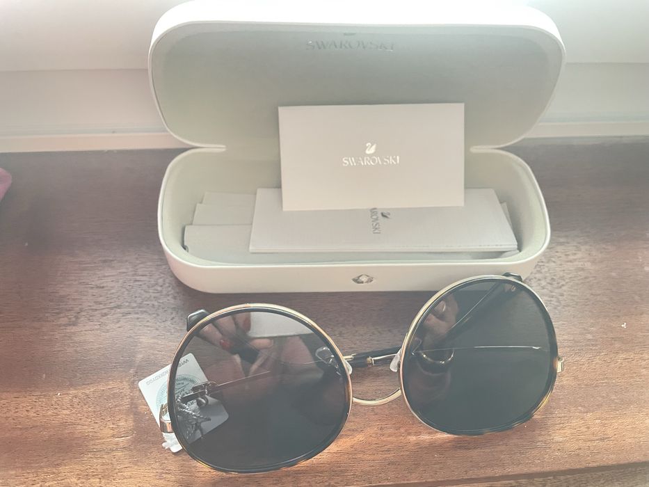 Vendo oculos de sol , novos em caixa , ainda  com etiqueta .